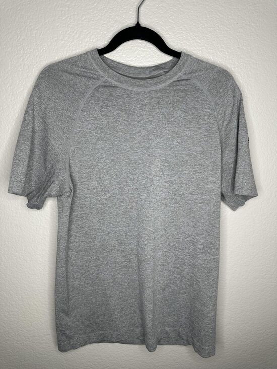Fabletics Other - Fabletics Shirt Mens Medium Gray Raglan Short Sleeve Athletic Workout Gym Tee